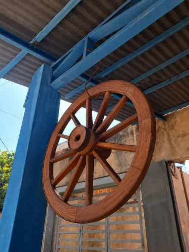 Roda decorativa de carroça
