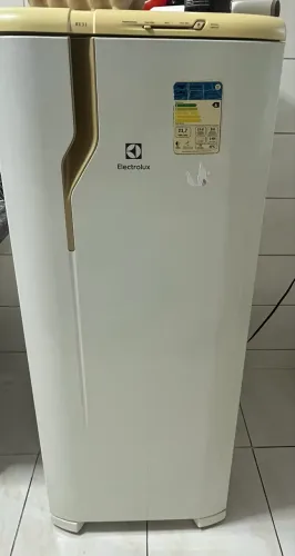 Geladeira Eletrolux RE31 funcionando perfeitamente