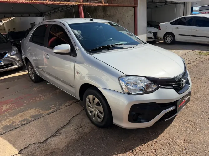 Toyota Etios X Sedan 1.5 Flex 16V 4P Mec. 2021