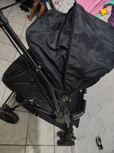 Carrinho de bebe + bebe conforto