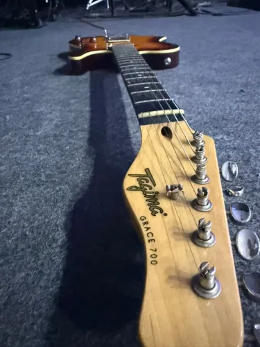 Guitarra Tagima grace 700