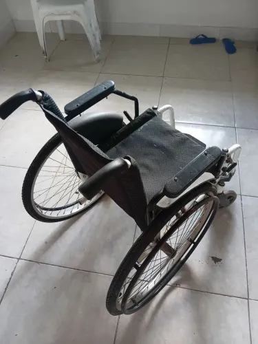 CADEIRA DE RODAS