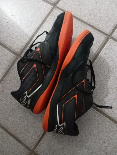 Vendo chuteira futsal umbro pro 5