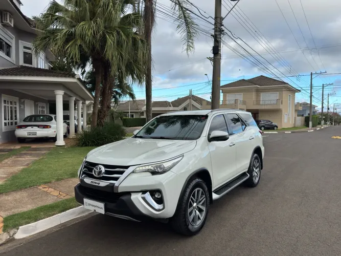 Toyota Hilux SW4 SRX 4X4 2.8 TDI 16V Dies. Aut. 2018
