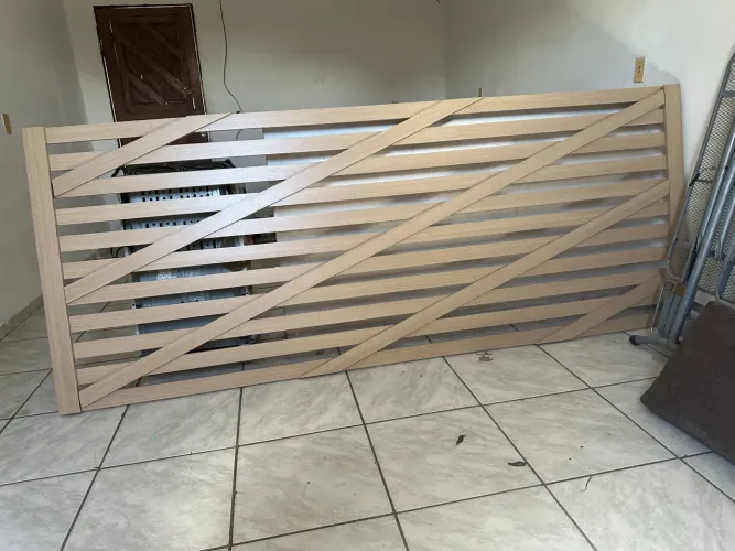 ? Painel Ripado de Madeira para Decoração - R$ 250