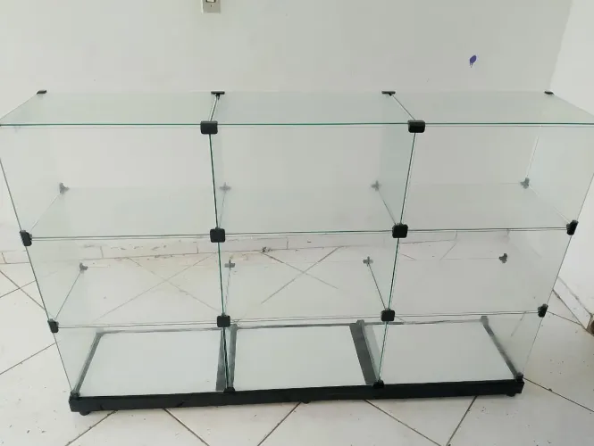 Vendo vidraça ir manequim
