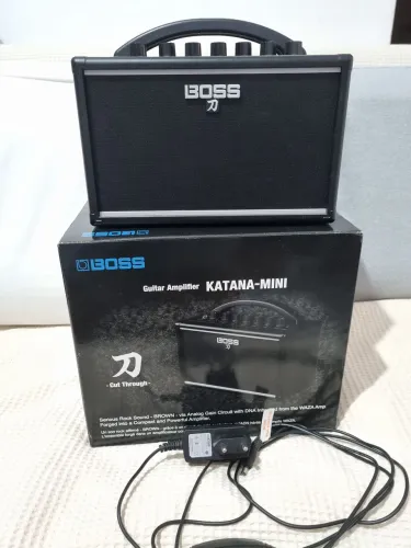 Amplificador de Guitarra BOSS Katana Mini