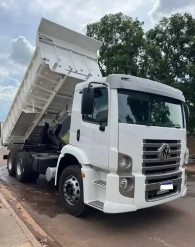 vw 24-250 6x2 2011 caçamba 