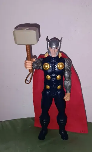 Boneco Thor Marvel