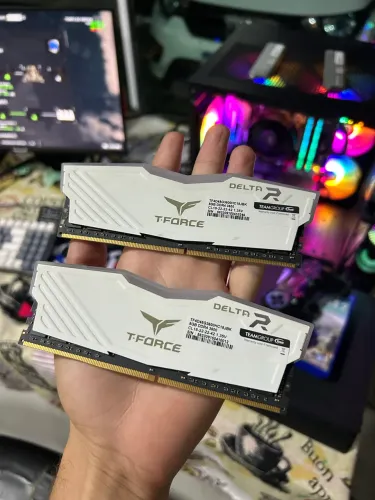 Memória RAM Team Group T-Force Delta RGB White 16GB DDR4 3600MHz (8x2) | Branca