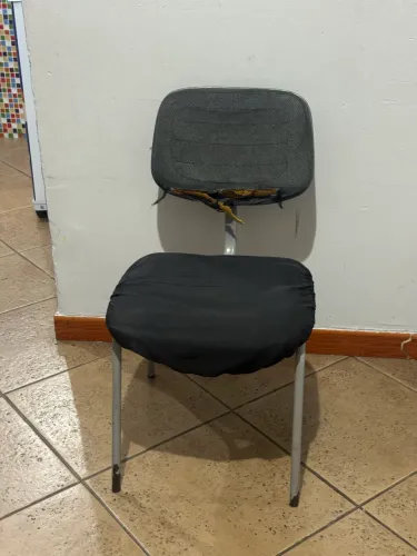 CADEIRA À VENDA!