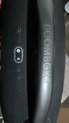 Vendo caixa de som JBL Bombox 3 a prova d'água aceito trocar por outra caixa mas com volta