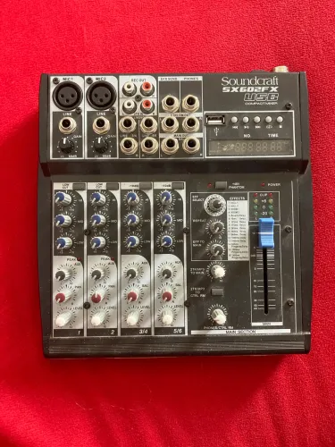 Mesa de Som Soundcraft SX602FX USB - 6 Canais com Efeitos Digitais e Phantom Power