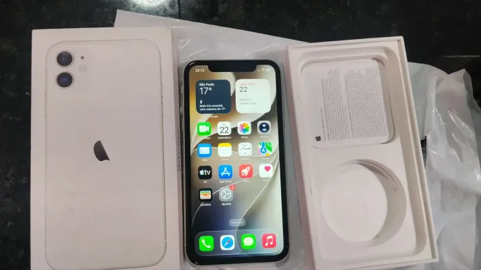 iPhone 11 __ 64GB
