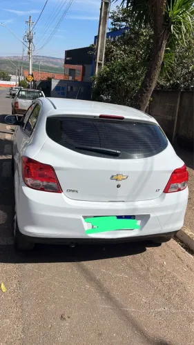 Chevrolet Onix Hatch LT 1.0 8V Flex Power Mec. 4P 2014