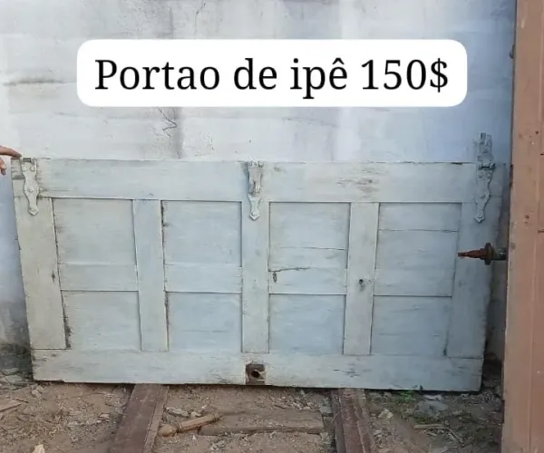 Portão de madeira de ipê