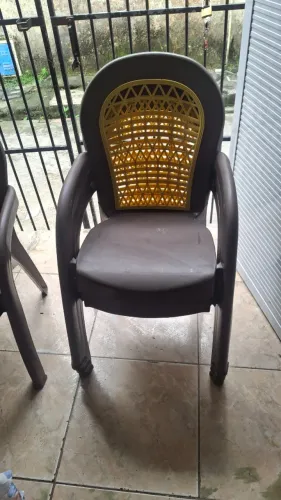 Vende se cadeiras plásticas 
