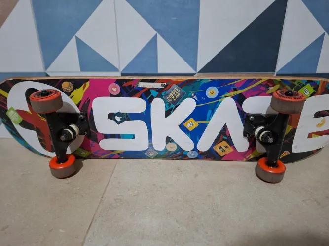 Skate montado completo, pouco uso, rodas Lyons ? R$200 (negociável)