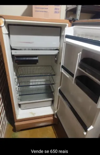 Vende geladeira super conservada