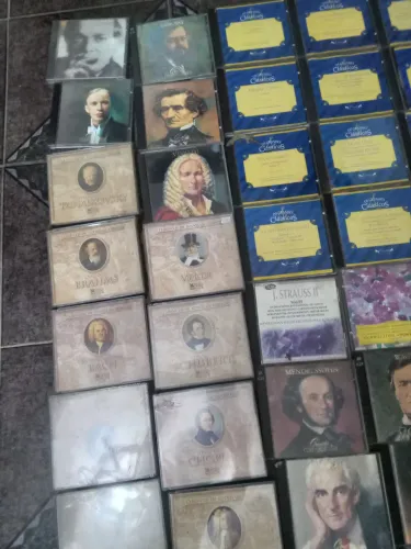 Coleção de CDs e DVDs classicos