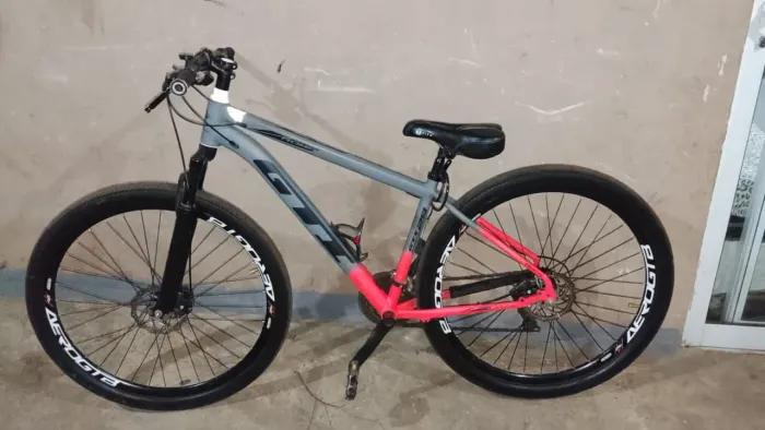 Vende-se 1100 usava apenas 3 mesas