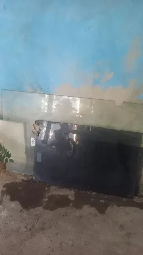 Vende se essa porta e janela blindex