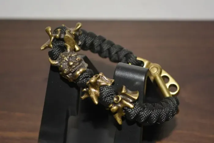 Bracelete Masculino com Elementos Asiáticos | Estilo Vintage e Urbano