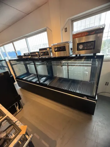 Balcão de açougue 3,00m com gancheira dupla inox ar forçado vidros com aquecimento novo