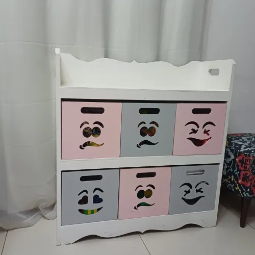 Armario de brinquedos
