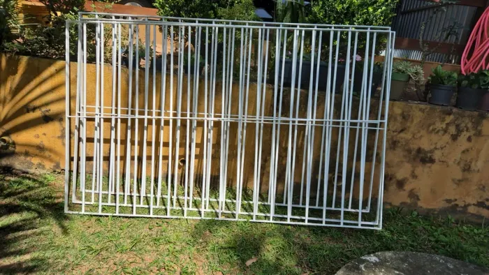 Grade de proteção janela medidas ( alt.1,81 e lar. 1,10)