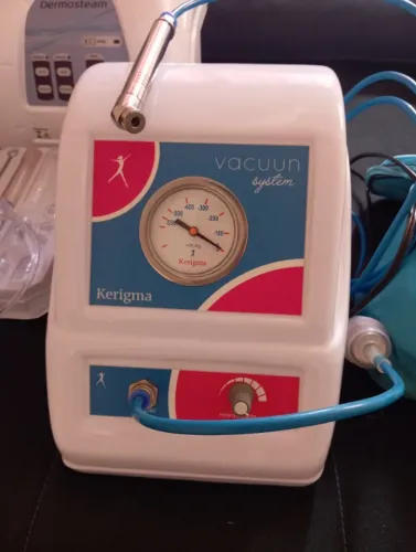 Aparelho de endermo de estética. Para procedimentos de facial e massagens, pouco uso.