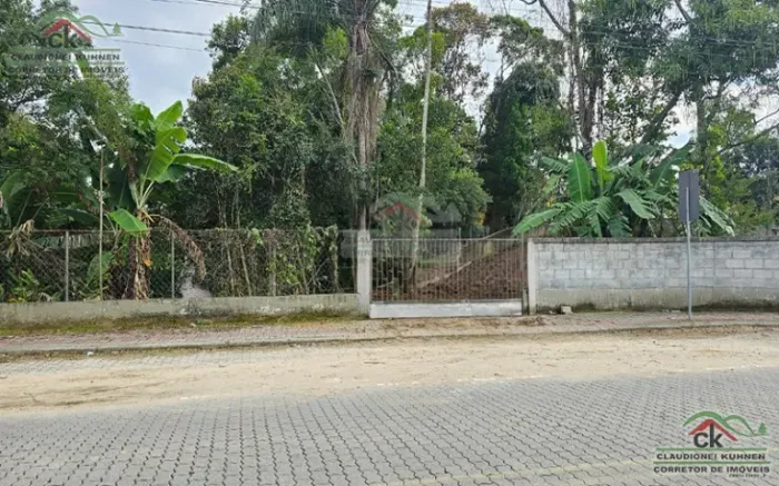 Terreno com 524m² na estrada geral de Caldas da Imperatriz - Santo Amaro