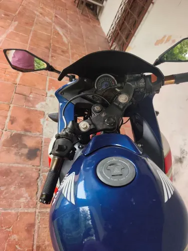 VENDO MOTO CBR 250R 