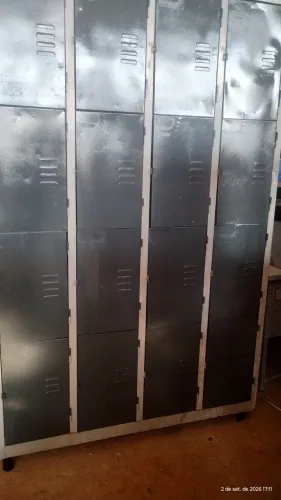 Vendo armário escaninho 16 portas