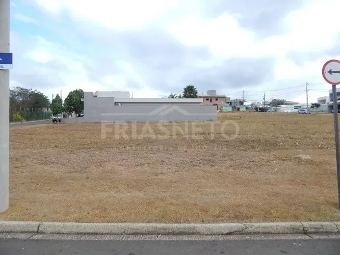 Excelente terreno à venda em condomínio fechado