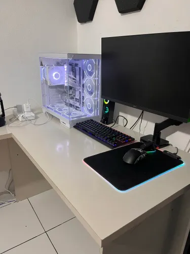 Mesa de Escritório em L com Gaveteiro