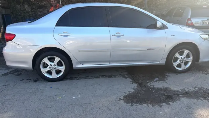 Toyota Corolla GLI 1.8 Flex 16V Aut. 2012