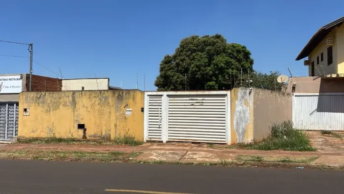 Terreno murado e edícula 12x36m