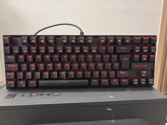 REDRAGON KUMARA SWITCH BROWN Teclado mecânico.