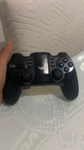 Controle via Bluetooth<br>Semi novo