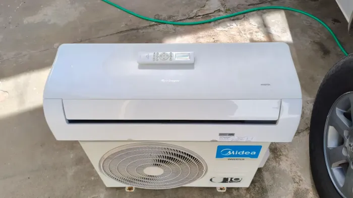 Ar-condicionado split hi-wall 12.000 BTUs inverter