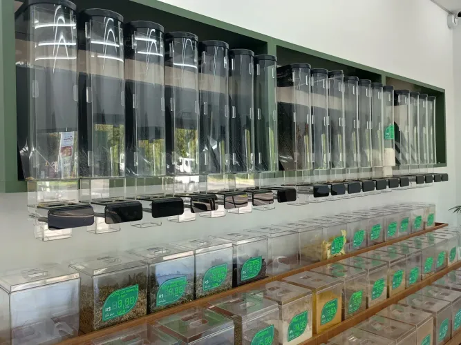 Módulo aéreo com Dispenser em acrílico, são 21 dispensers.
