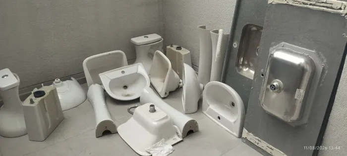 Vendo Pias e Vaso sanitários novos