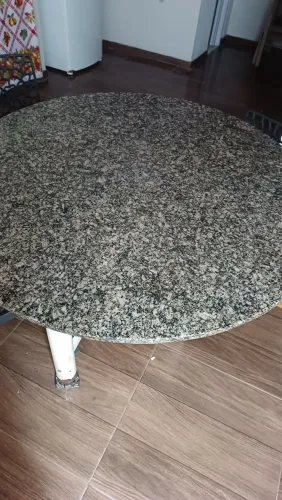 Vendo Tampo de Mesa Redondo em Granito