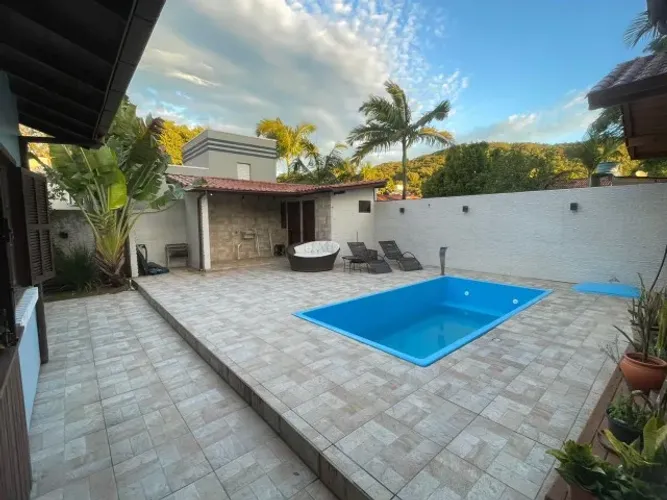 casa térrea 3 quartos-Rio Tavares próximo da padaria Dupão