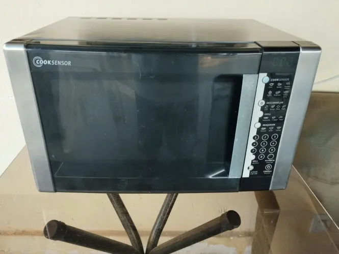 Microondas Electrolux Cooksensor com grill 28 litros