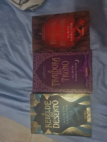 Trilogia de Livros a rebelde do deserto 
