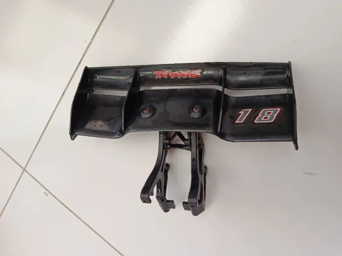 Aerofólio traxxas revo 