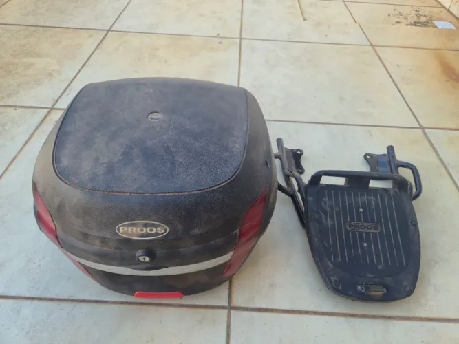 Vendo baú para Moto