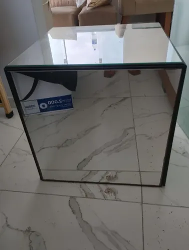 Mesa de canto espelhada